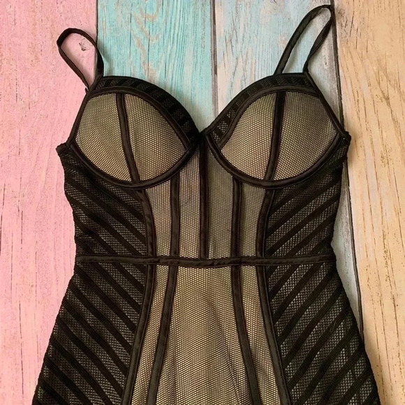 Kyrra black mesh bodycon mini dress size medium - Picture 3 of 9